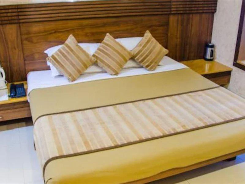 Hotel Chandralok Lonavala Extérieur photo