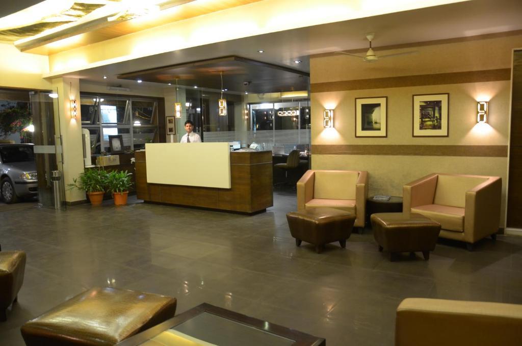 Hotel Chandralok Lonavala Extérieur photo