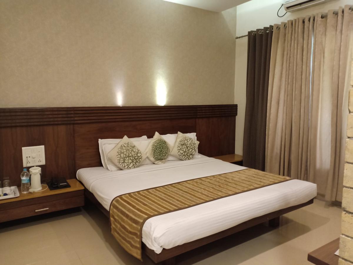 Hotel Chandralok Lonavala Extérieur photo