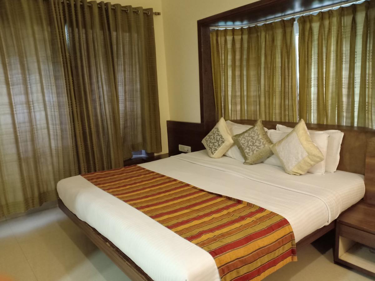 Hotel Chandralok Lonavala Extérieur photo