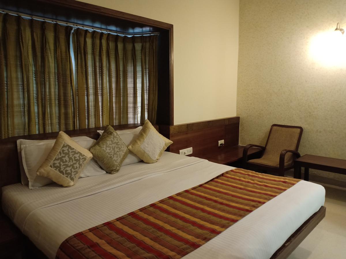 Hotel Chandralok Lonavala Extérieur photo